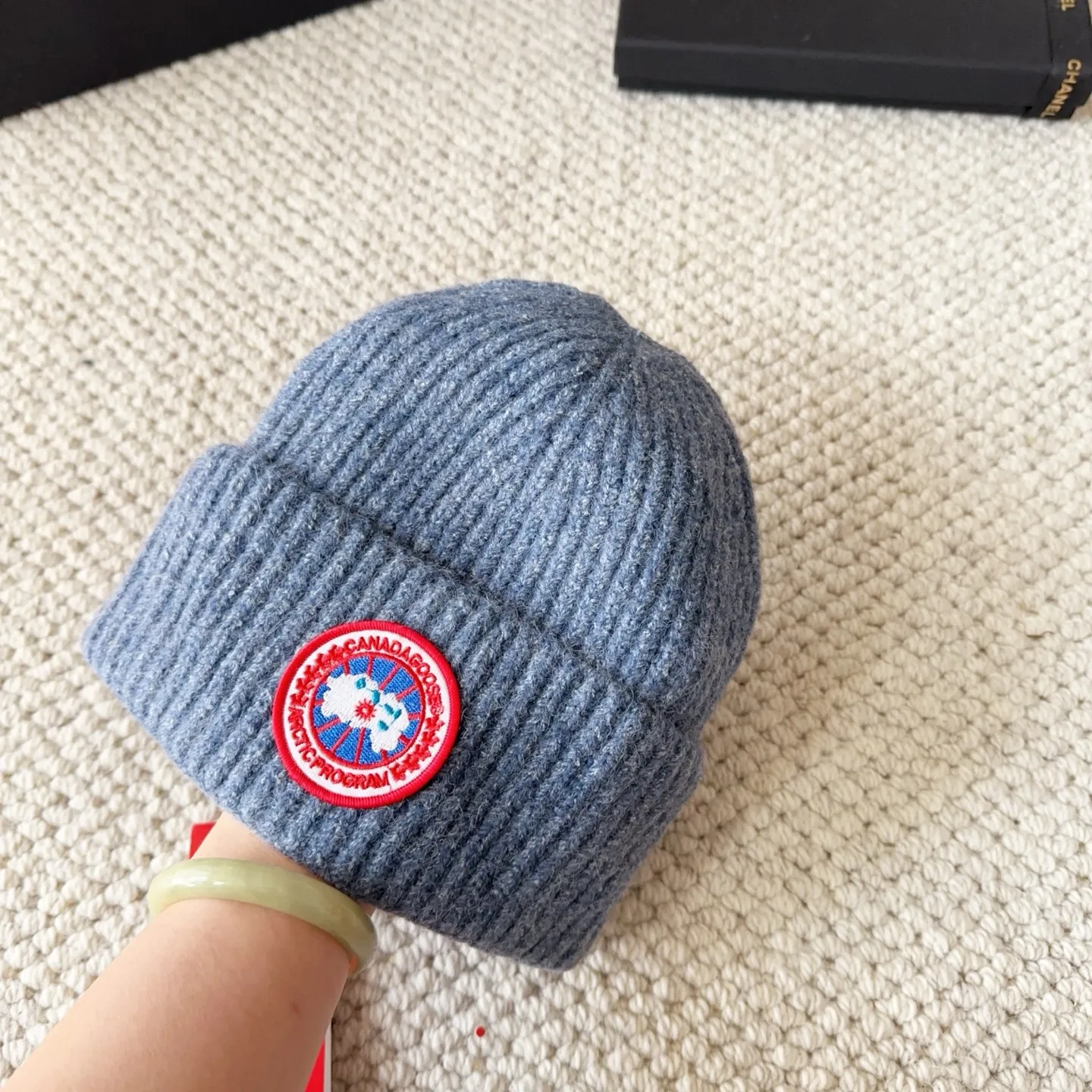 💰60 CANADA GOOSE Canada Goose winter warm cashmere cold hat. Rabbit wool material, thick feel, not easy to deform. Fashionable and versatile couple hat, imported embroidery logo, cashmere cotton yarn, sold in high quality three colors. Head circumference: 55-58cm available